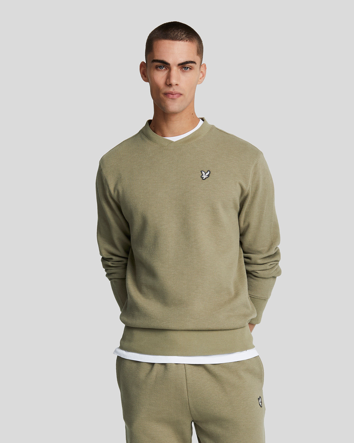 Lyle & Scott Mens Utility Sweatshirt in Beige – Lyle & Scott EU